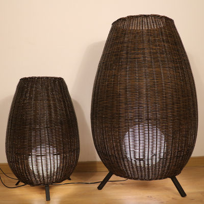 Đèn sàn ngoài trời Rattan Tripod Led Đèn đứng đen Khách sạn trang trí hiện đại
