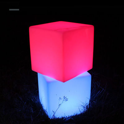 Các đồ nội thất thương mại sử dụng chung ghế bar led