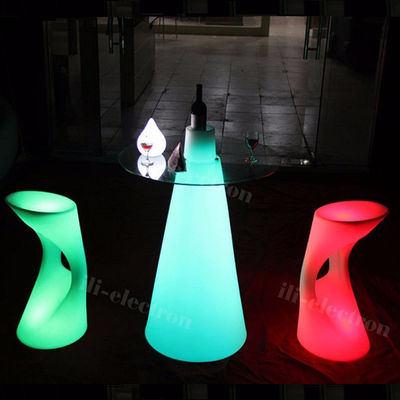 Bàn bar tỏa sáng đã dẫn bàn cocktail