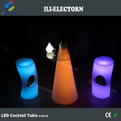 Bàn bar tỏa sáng đã dẫn bàn cocktail