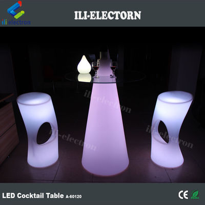 Bàn bar tỏa sáng đã dẫn bàn cocktail