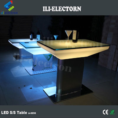 Địa bàn chiếu sáng câu lạc bộ đêm đã dẫn bàn cà phê