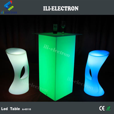 Đèn LED ngoài trời Bàn cocktail cao hình khối PE Vật liệu nhựa với điều khiển từ xa