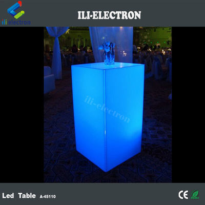 Đèn LED ngoài trời Bàn cocktail cao hình khối PE Vật liệu nhựa với điều khiển từ xa