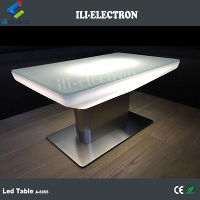 Chiếc bàn ghế khách bằng kính LED