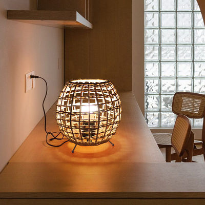 nhỏ sáng tạo đèn bàn rattan bóng rattan nghệ thuật rattan dệt phòng ngủ trang trí đèn bàn