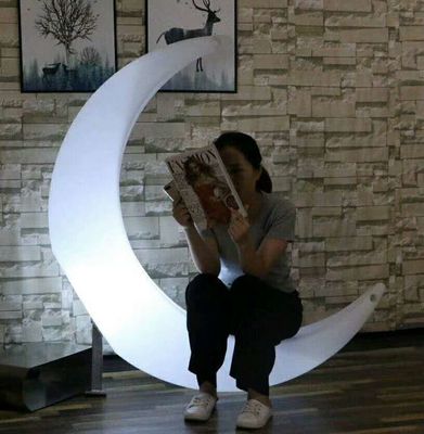 Thiết kế sự kiện nhựa phát sáng dẫn trăng swing