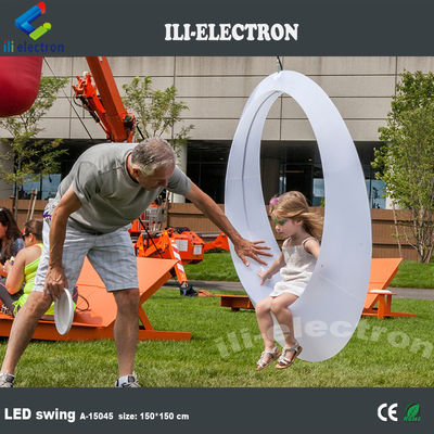 Đ swing ngoài trời bằng nhựa