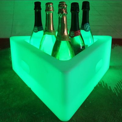 Đống băng LED tam giác PE nhựa 16 màu thay đổi pin lithium sạc lại