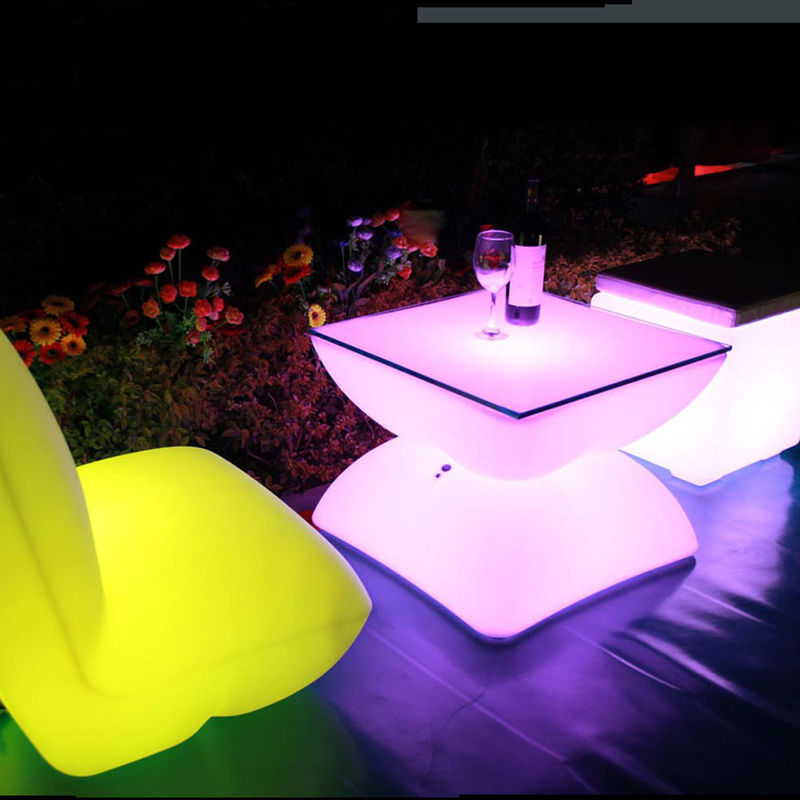 Đồ nội thất đèn LED nhựa PE, bàn cocktail sáng 16 Màu đổi
